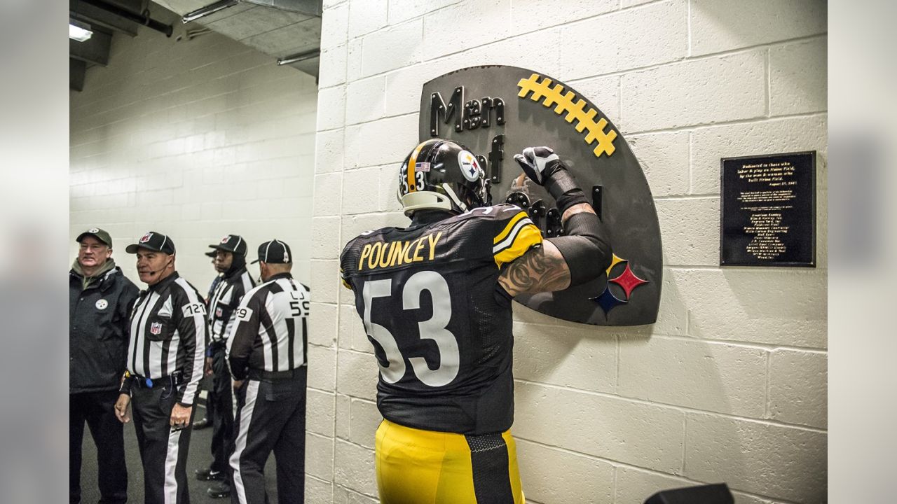 Philadelphia Eagles quarterback Michael Vick (7) looks to throw against the  Pittsburgh Steelers during the first quarter of an NFL pre-season football  game Thursday, Aug. 18, 2011 at Heinz Field in Pittsburgh.(AP