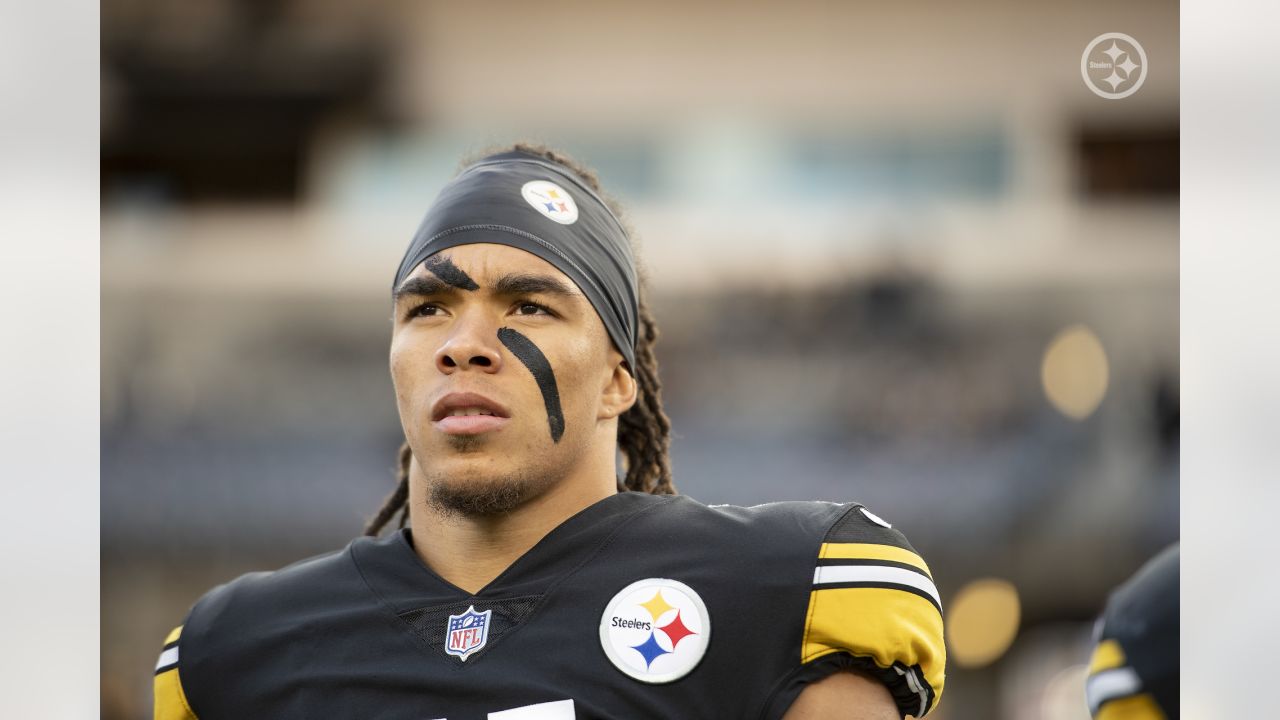 Pittsburgh Steelers wide receiver Chase Claypool (11) looks on during the  Pro Football Hall of Fame game at Tom Benson Hall of Fame Stadium, Thursday  Stock Photo - Alamy