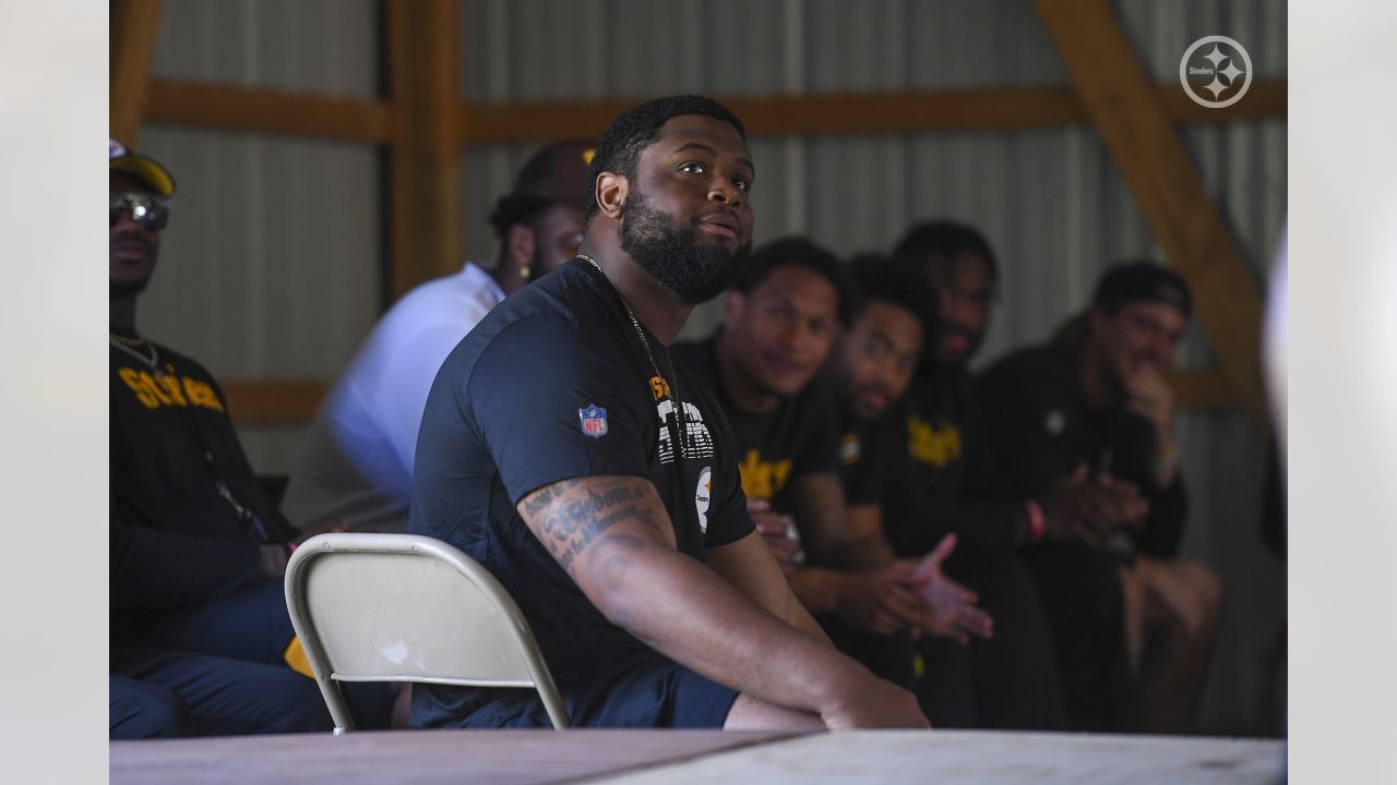 Steelers players donate to the Mel Blount Youth Home