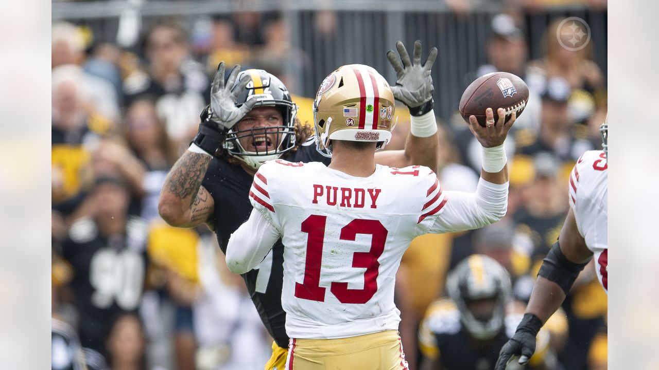 Pittsburgh Steelers defensive end Isaiahh Loudermilk (92) plays