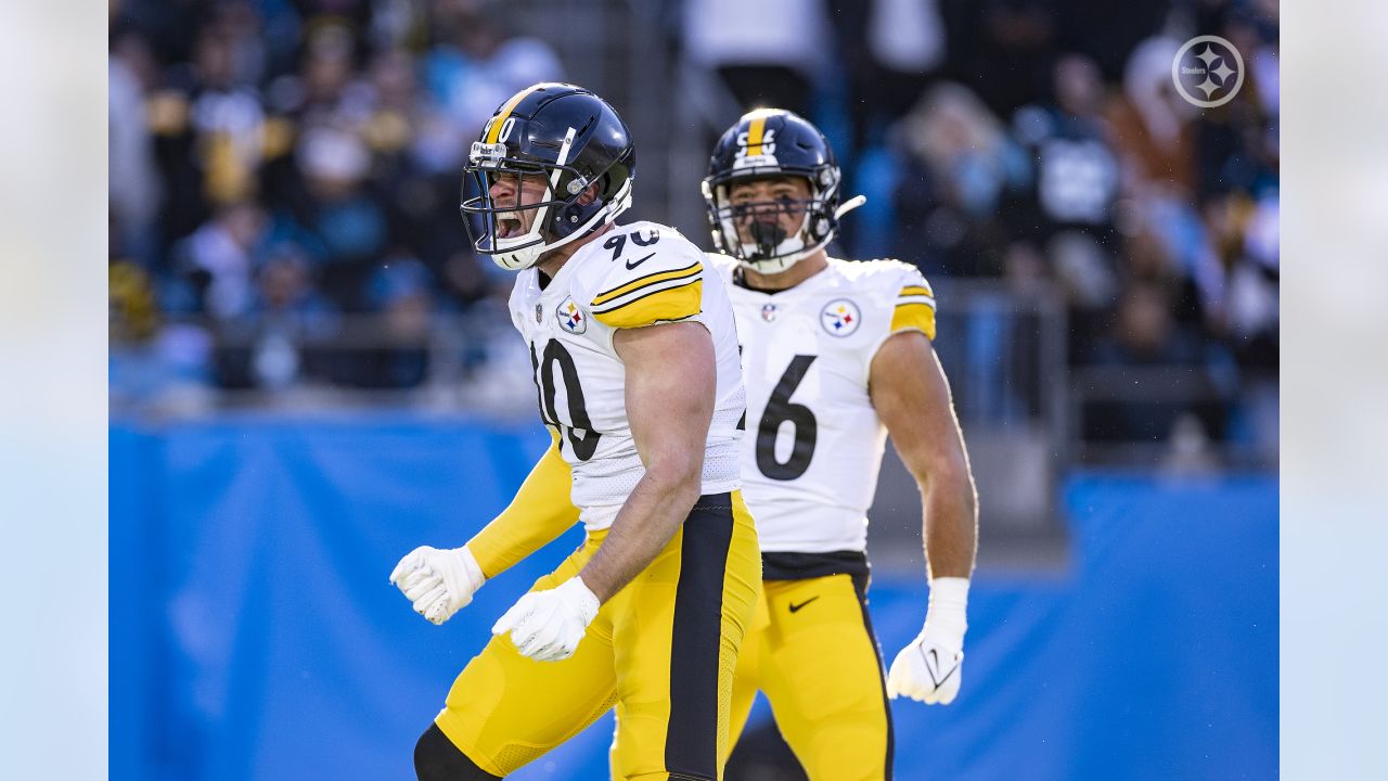 CHARLOTTE, NC - DECEMBER 18: Pittsburgh Steelers wide receiver Steven Sims  (82) during an NFL football game between the Pittsburg Steelers and the  Carolina Panthers on December 18, 2022 at Bank of