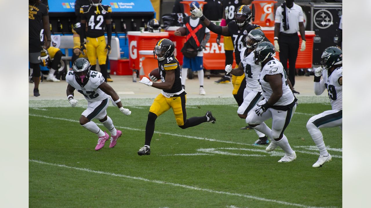 Pittsburgh Steelers wide receiver Ray-Ray McCloud (14) plays against the  Tennessee Titans during an NFL football game, Sunday, Dec. 19, 2021, in  Pittsburgh. (AP Photo/Don Wright Stock Photo - Alamy