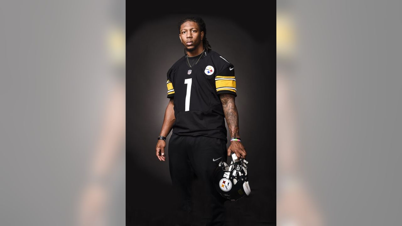 Bud Dupree Right Hand Up with Football Unsigned 8x10 Photo — TSEShop