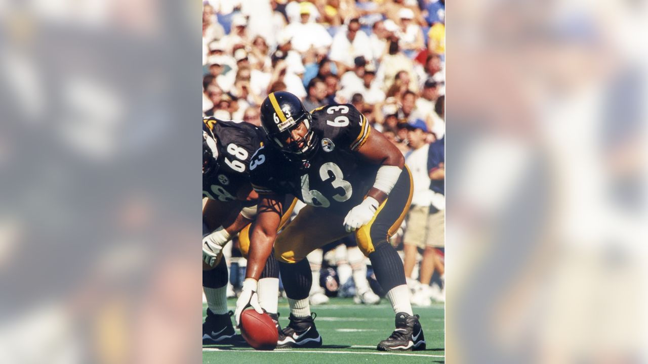 Chris Kemoeatu of the Pittsburgh Steelers moves to block the line