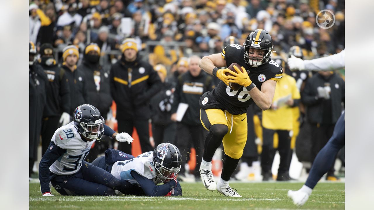 Pittsburgh Steelers: Pat Freiermuth photos from 2021 season