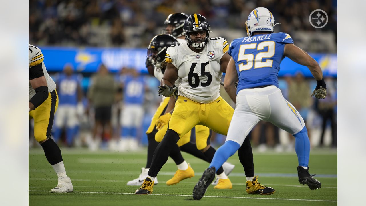 Pittsburgh Steelers offensive tackle Dan Moore Jr. (65) lines up for a play  during an NFL football game against the Cleveland Browns, Thursday, Sept.  22, 2022, in Cleveland. (AP Photo/Kirk Irwin Stock