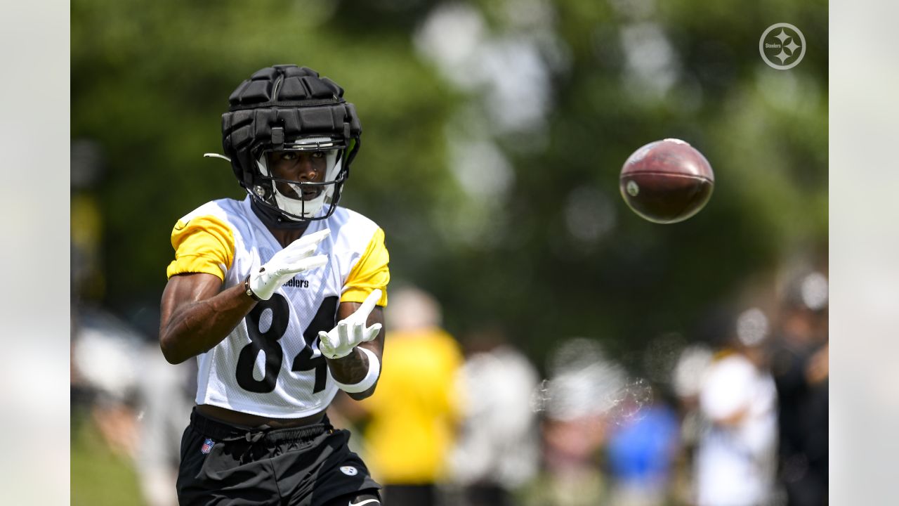 NFL Training Camp 2023: Steelers players arrive at Saint Vincent College