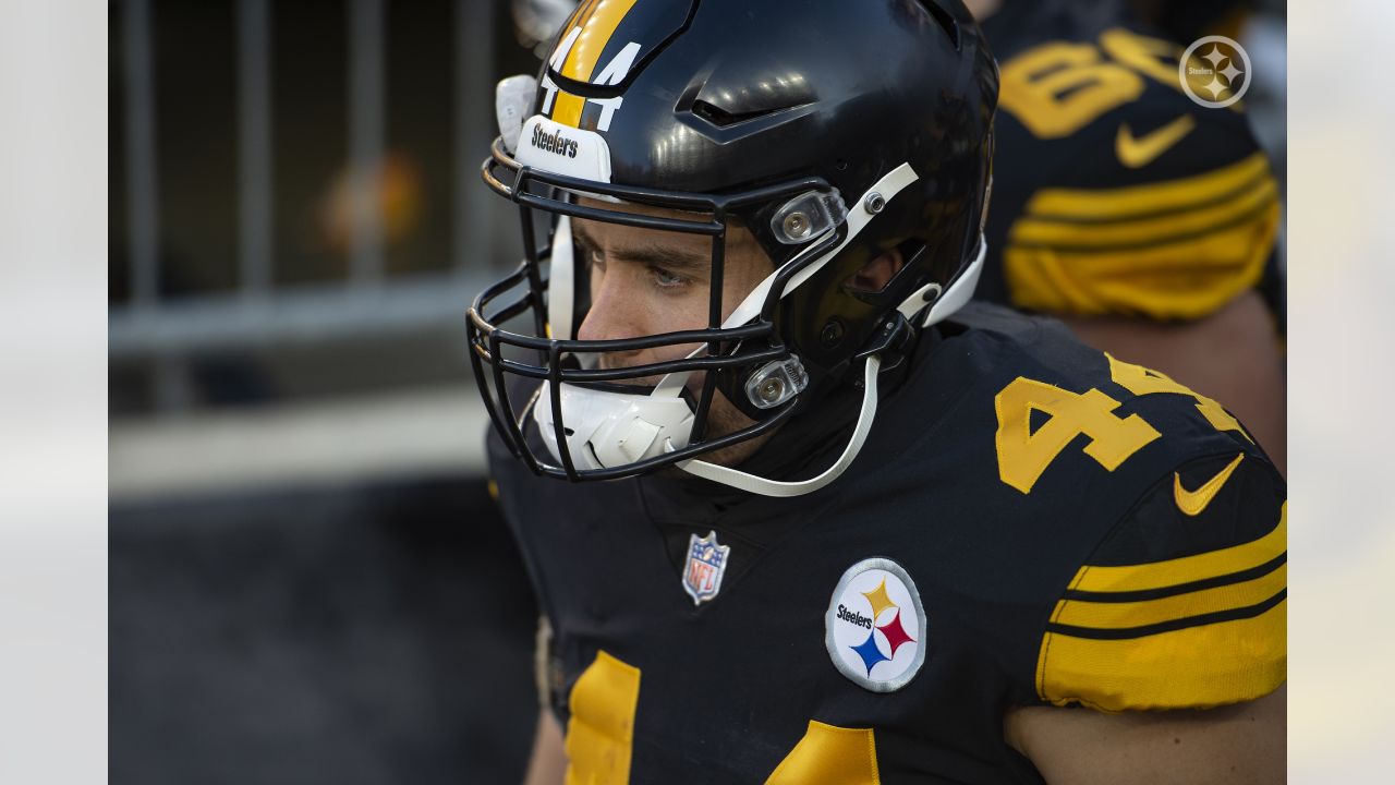 PITTSBURGH, PA - DECEMBER 24: Pittsburgh Steelers running back Jaylen  Warren (30) runs with the ball during the national football league game  between the Las Vegas Raiders and the Pittsburgh Steelers on