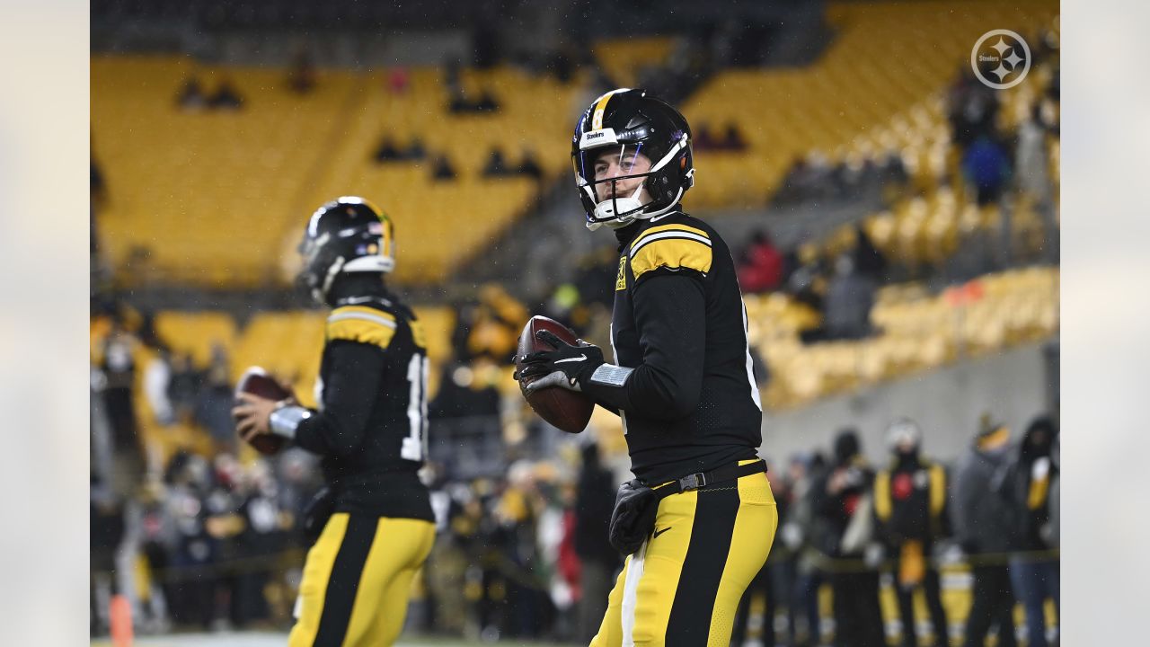 PITTSBURGH, PA - DECEMBER 24: Pittsburgh Steelers quarterback Mitch  Trubisky (10) looks on after the national football league game between the  Las Vegas Raiders and the Pittsburgh Steelers on December 24, 2022