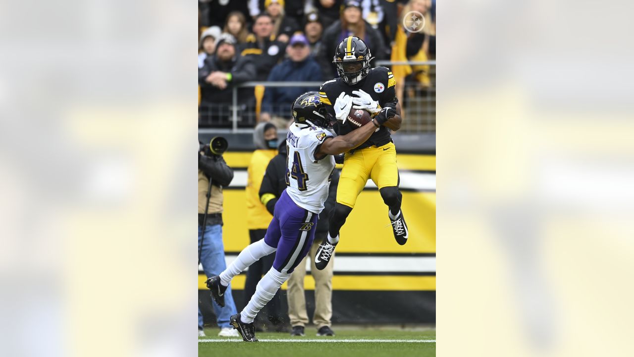 Pittsburgh, United States. 08th Jan, 2023. Pittsburgh Steelers wide  receiver George Pickens (14) celebrates his touchdown with Pittsburgh  Steelers quarterback Kenny Pickett (8) in the second quarter against the  Pittsburgh Steelers at