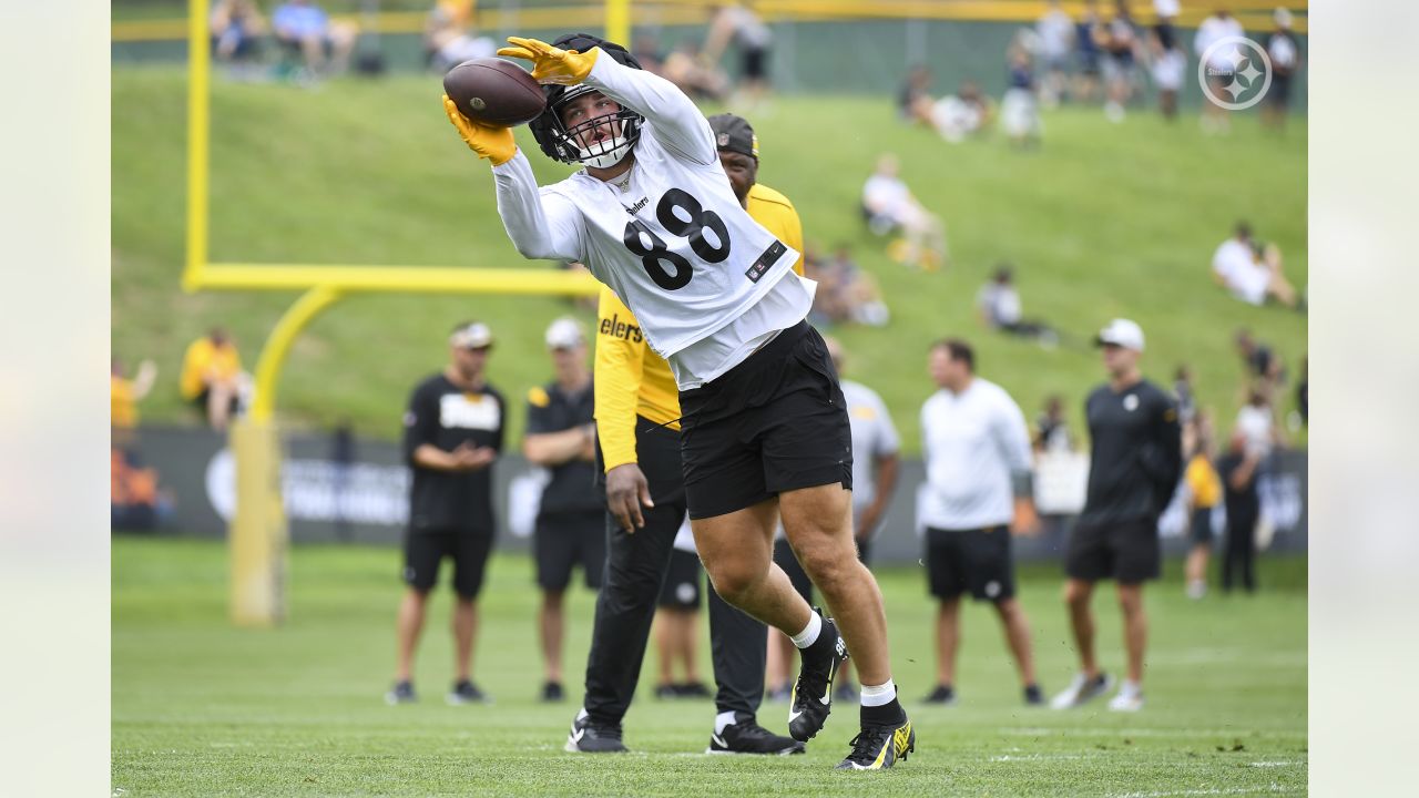 Latrobe, PA, USA. 28th July, 2022. July 28th, 2022: Benny Snell #24 during  the Pittsburgh Steelers Training Camp in Latrobe, PA. Mike J. Allen/BMR  (Credit Image: © Mike J. Allen/BMR via ZUMA