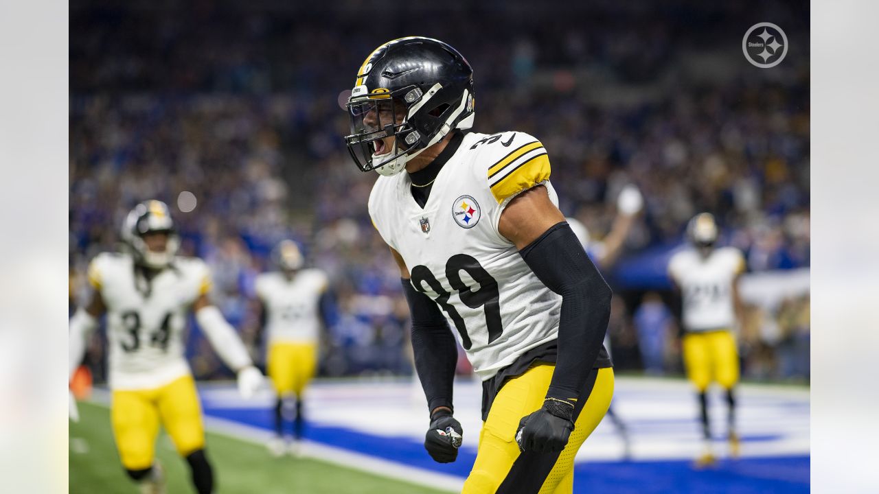 Pittsburgh, Pennsylvania, USA. 24th Dec, 2022. December 24th, 2022  Pittsburgh Steelers safety Minkah Fitzpatrick (39) entrance during Pittsburgh  Steelers vs Las Vegas Raiders in Pittsburgh, PA. Jake Mysliwczyk/BMR  (Credit Image: © Jake