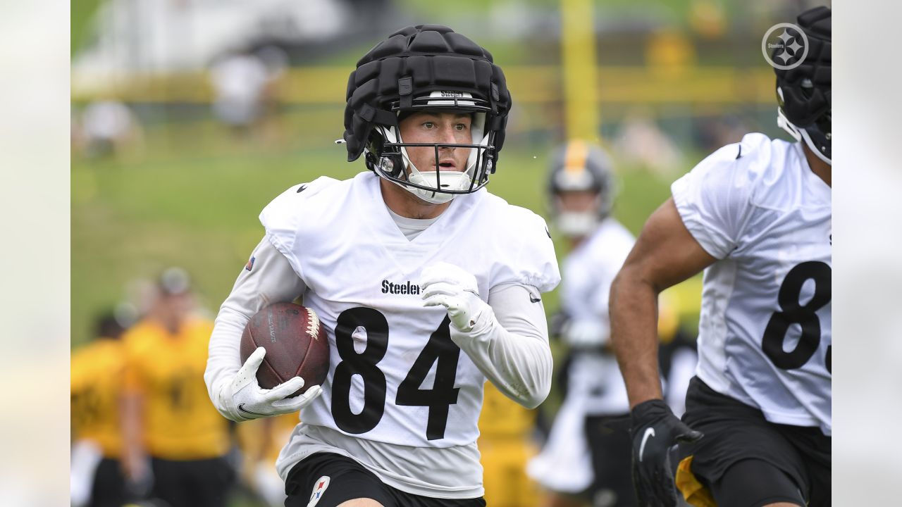 Latrobe, PA, USA. 28th July, 2022. July 28th, 2022: Benny Snell #24 during  the Pittsburgh Steelers Training Camp in Latrobe, PA. Mike J. Allen/BMR  (Credit Image: © Mike J. Allen/BMR via ZUMA