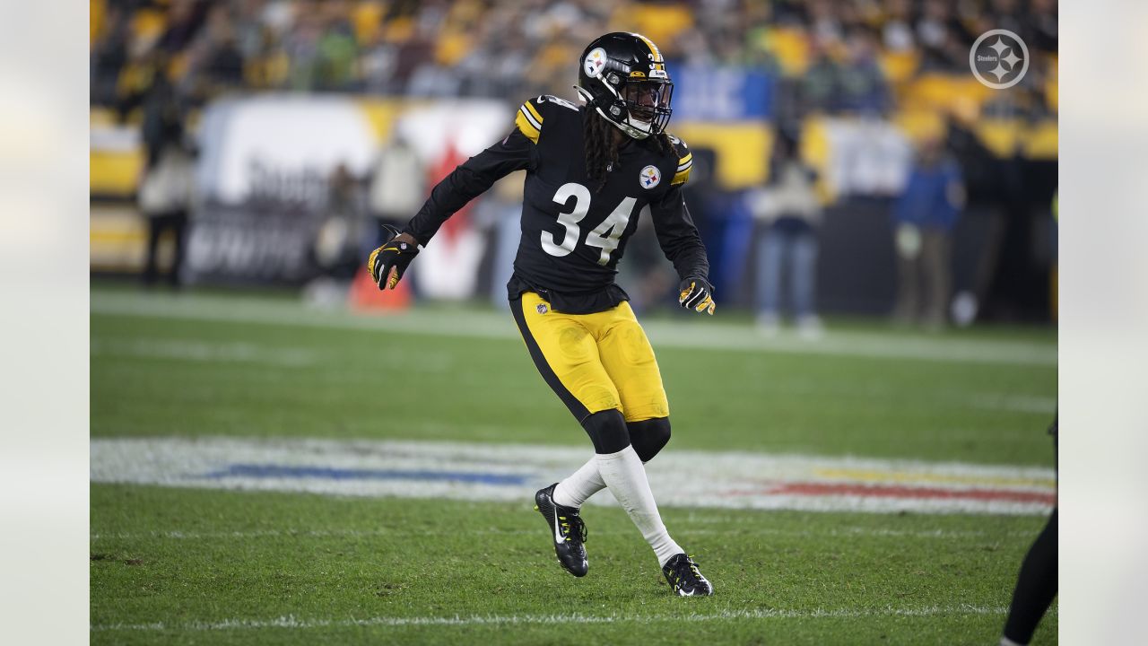 Pittsburgh, Pennsylvania, USA. 11th Dec, 2022. Dec. 11, 2022: Terrell  Edmunds #34 during the Pittsburgh Steelers vs Baltimore Ravens in  Pittsburgh PA at Acruisure Stadium. Brook Ward/AMG (Credit Image: © AMG/AMG  via