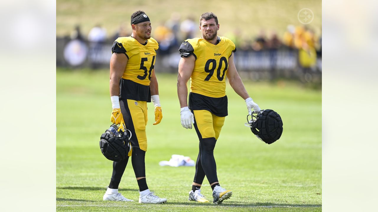 Pittsburgh Steelers tight end Connor Heyward (83) makes a catch during  practice at NFL football training camp in Latrobe, Pa., Monday, Aug. 15,  2022. (AP Photo/Keith Srakocic Stock Photo - Alamy