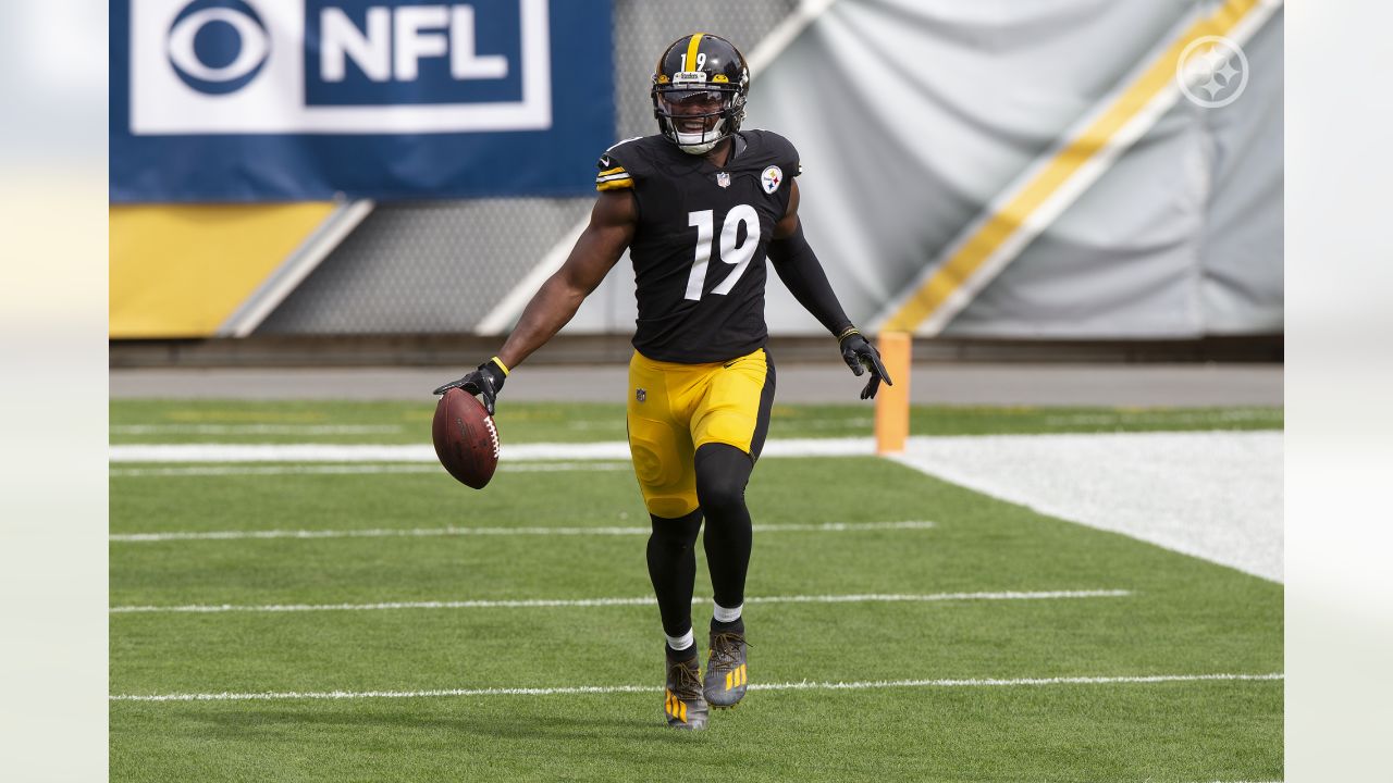 JuJu Smith-Schuster renews contract with Pittsburgh Steelers after free  agent listing - Pittsburgh Business Times