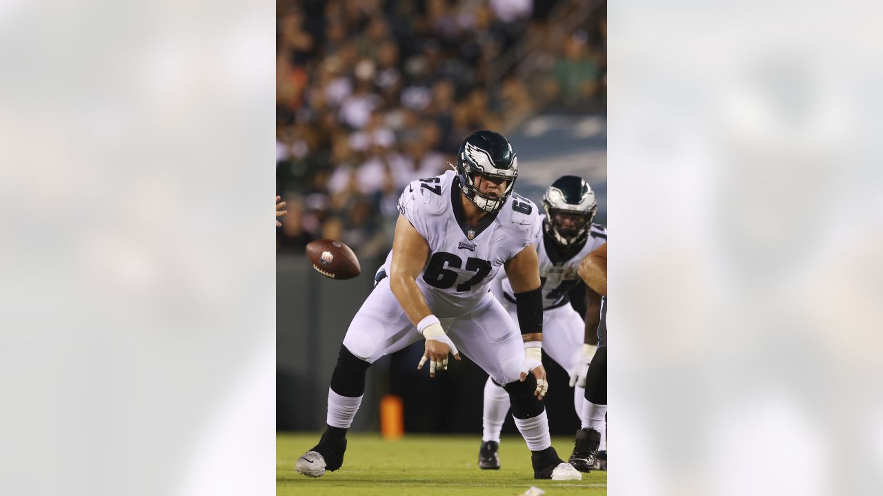 Steelers agree to contract with free-agent guard Nate Herbig