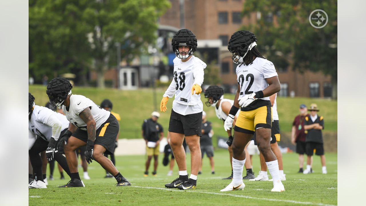 Latrobe, PA, USA. 28th July, 2022. July 28th, 2022: Benny Snell #24 during  the Pittsburgh Steelers Training Camp in Latrobe, PA. Mike J. Allen/BMR  (Credit Image: © Mike J. Allen/BMR via ZUMA