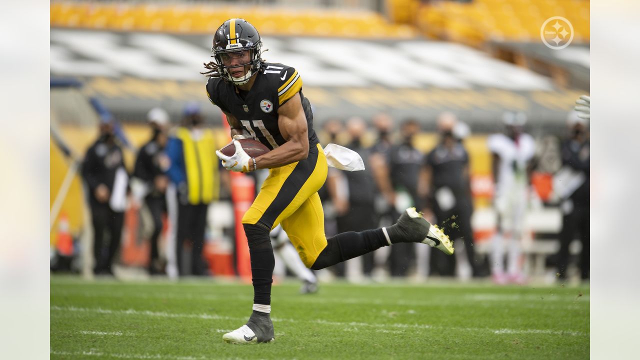 Pittsburgh Steelers wide receiver Chase Claypool (11) looks on during the  Pro Football Hall of Fame game at Tom Benson Hall of Fame Stadium, Thursday  Stock Photo - Alamy