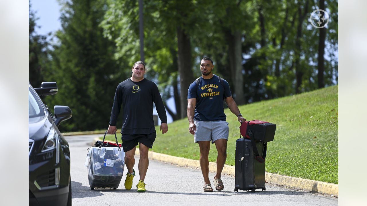 Pittsburgh Steelers offensive lineman James Daniels participates in an NFL  football practice, Tuesday, May 24, 2022, in Pittsburgh. (AP Photo/Keith  Srakocic Stock Photo - Alamy