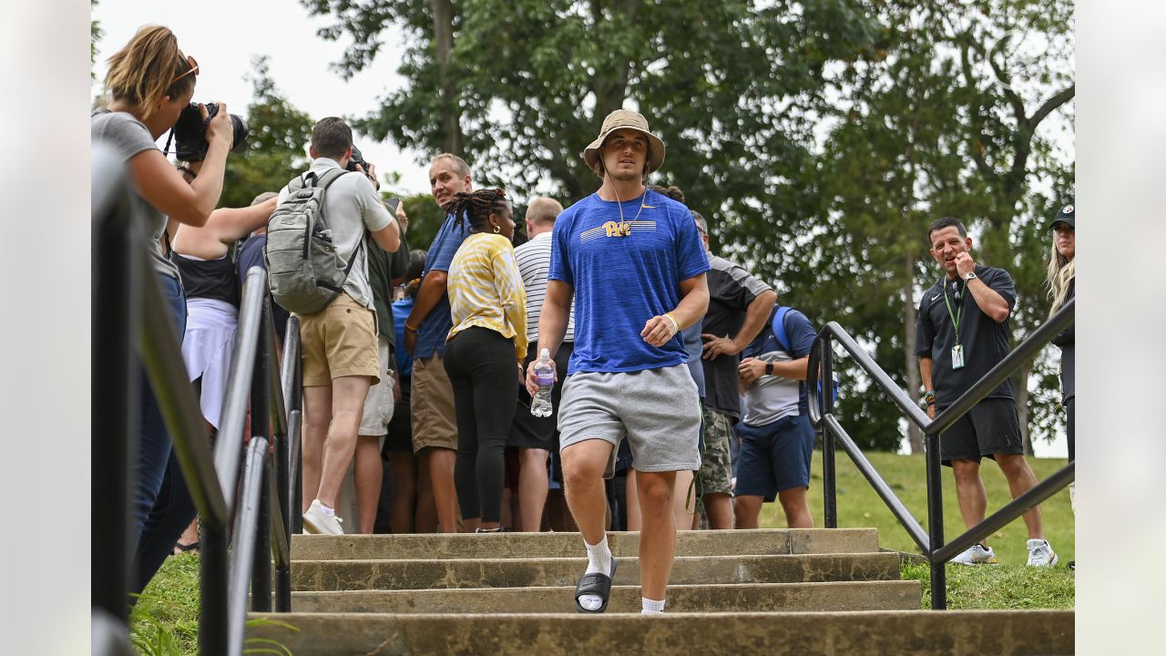 Steelers training camp: Players arrive at Saint Vincent College