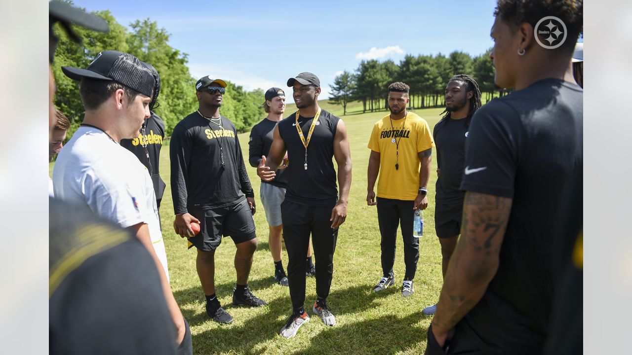 PHOTOS: 2022 Mel Blount Youth Home Rookie Visit