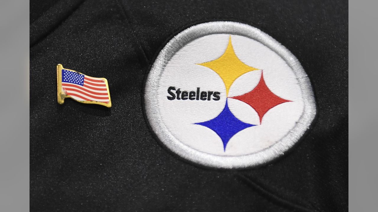 Pittsburgh Steelers on X: Inside our locker room, saying 'thank you' is  easy. One of our heroes walks among our players. #VeteransDay 