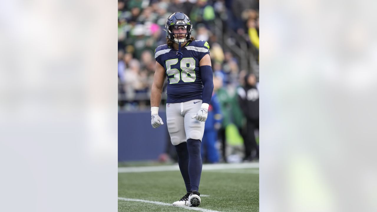 Seahawks Elevating LB Tanner Muse 