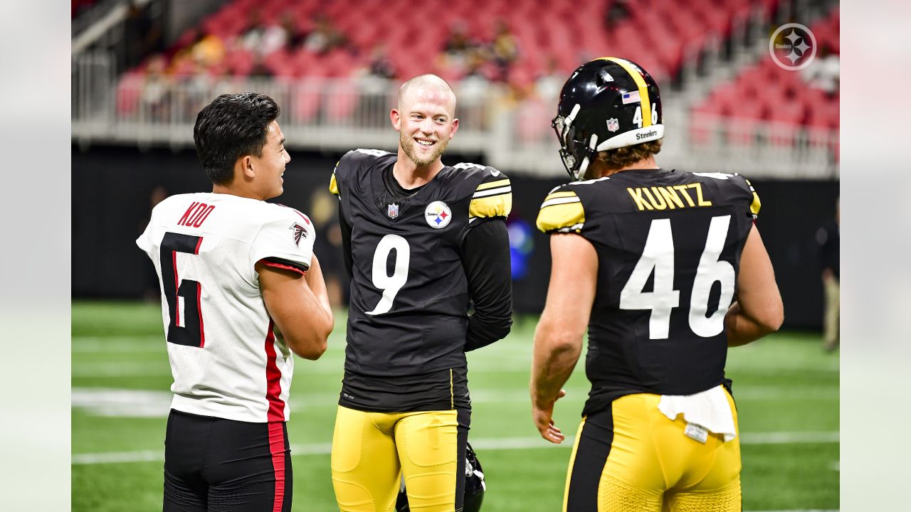 3,298 Pittsburgh Steelers V Atlanta Falcons Photos & High Res