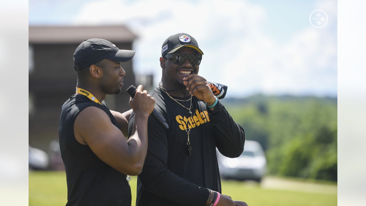 PHOTOS: 2022 Mel Blount Youth Home Rookie Visit