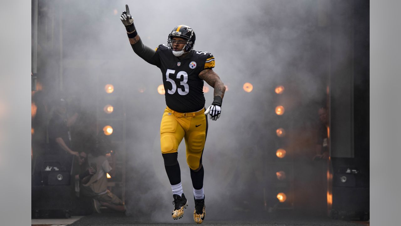 Maurkice Pouncey of the Pittsburgh Steelers looks on against the   Pittsburgh steelers football, Pittsburgh steelers, Pittsburgh steelers  merchandise