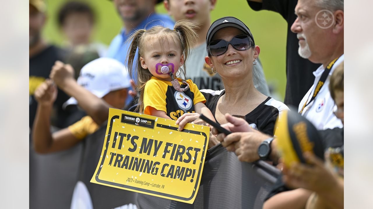 Pittsburgh Steelers cornerback Levi Wallace pulls on his pads and jersey  for the teams first session of camp in pads at practice at their NFL  football training camp facility in Latrobe, Pa.