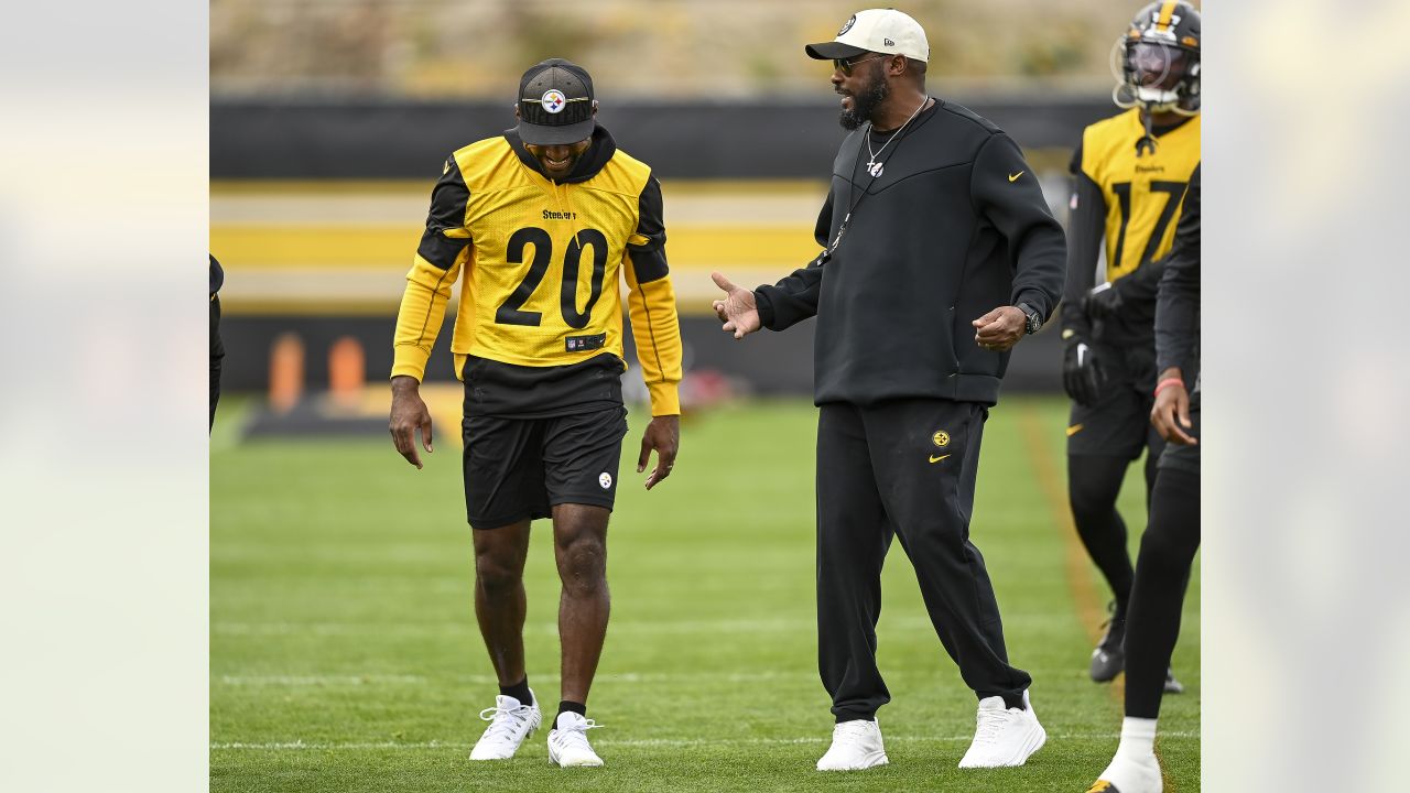 Mike Tomlin shouts out Joey Porter Jr. after win over Rams