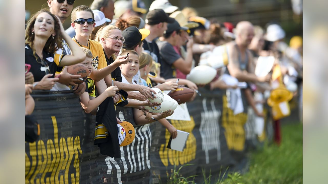 At Steelers training camp, a familiar 'bucket-list' feel for fans then and