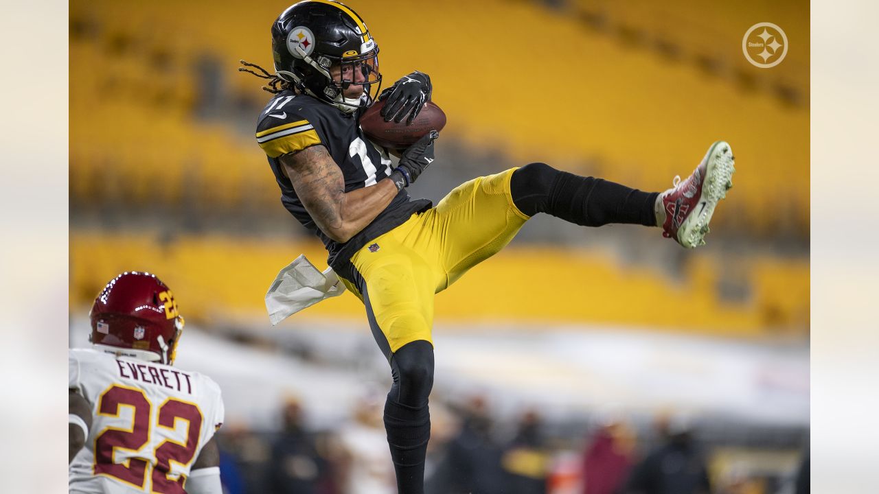 Pittsburgh Steelers wide receiver Chase Claypool (11) looks on during the  Pro Football Hall of Fame game at Tom Benson Hall of Fame Stadium, Thursday  Stock Photo - Alamy