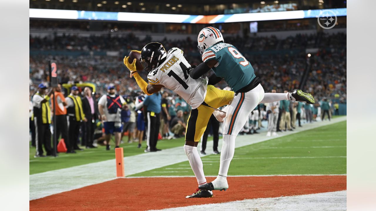 Sunday Night Football Dolphins vs Steelers SGP (+1202): Banking On George  Pickens, Jaylen Waddle