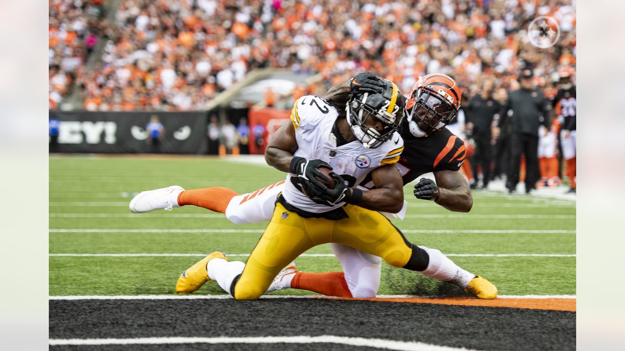 Pittsburgh, USA. 28th Aug, 2022. Pittsburgh Steelers running back Najee  Harris (22) stretches during warm ups before the start of the Steelers 19-9  win against the Detroit Lions at Acrisure Stadium on