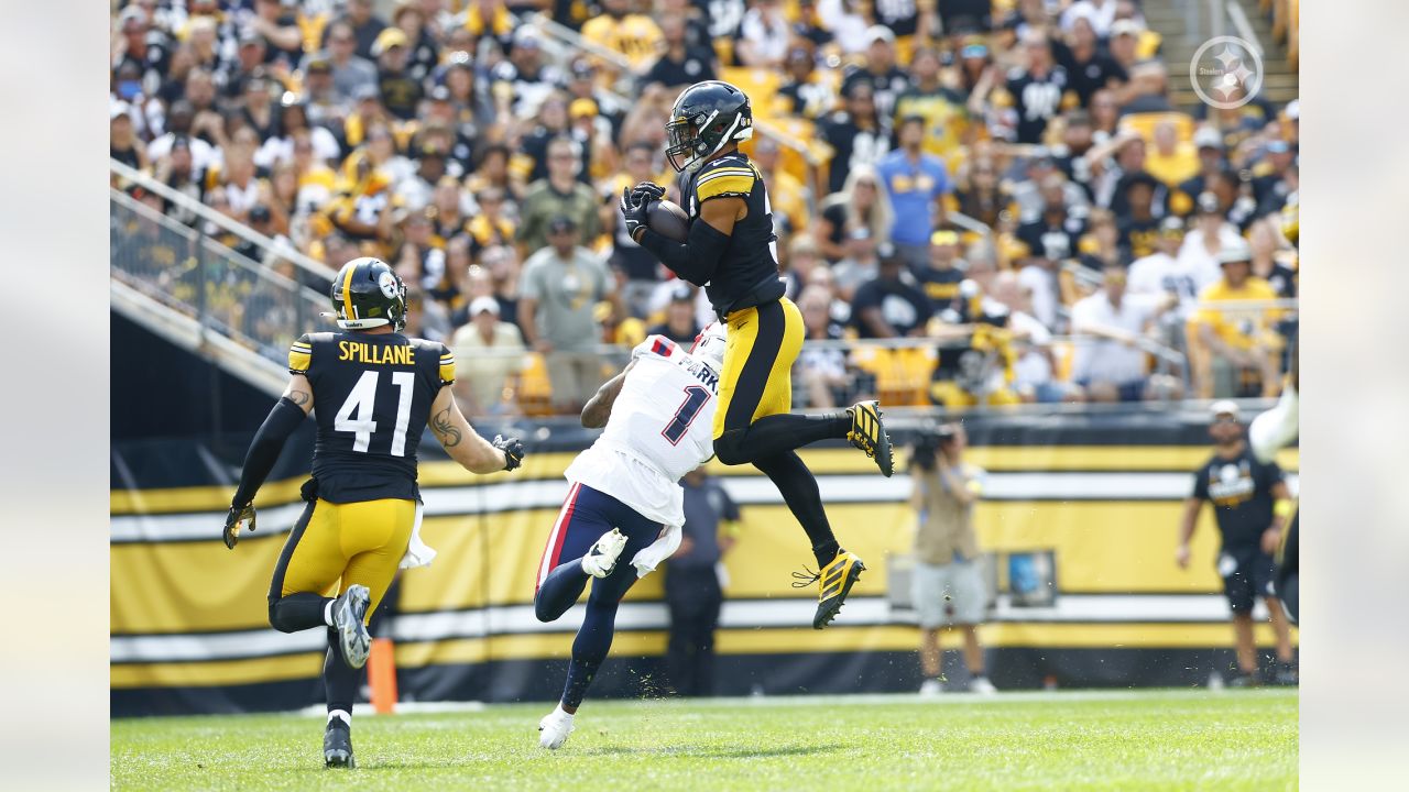 during an NFL football game in Pittsburgh, Sunday, Sept. 18, 2022