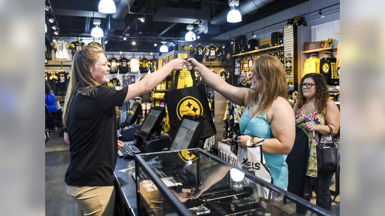 Steelers Sideline Store opens in Tanger Outlets