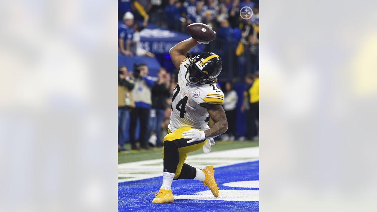 PHOTOS: Feature frames - Steelers at Colts