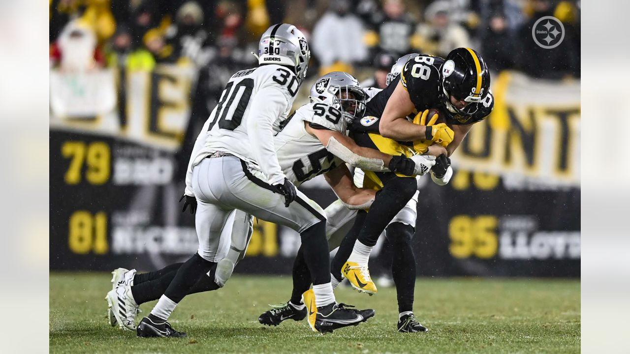 Pittsburgh Steelers vs. Las Vegas Raiders: A Stoppable Force Versus A  Movable Object 