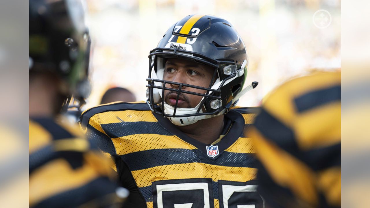 Celebrating or trolling? Steelers' Twitter account, Ramon Foster