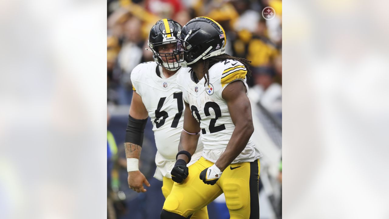 Pittsburgh Steelers LB Elandon Roberts Calls Out Najee Harris