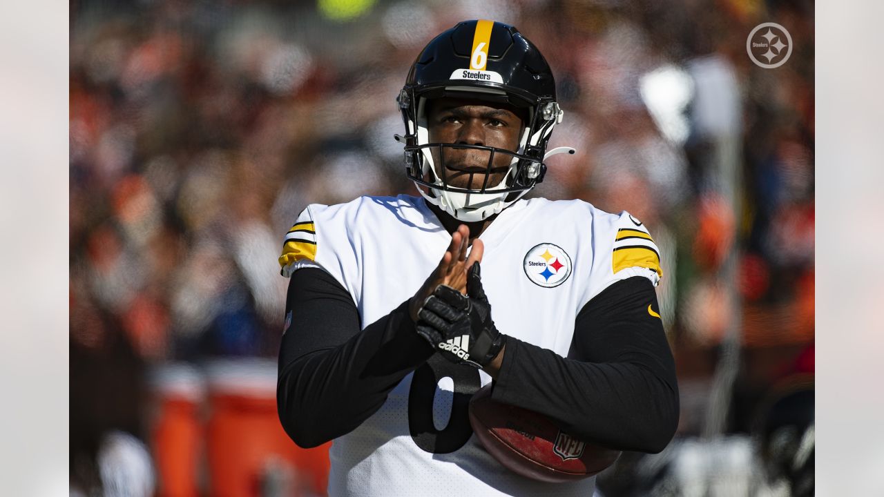 Pittsburgh Steelers punter Pressley Harvin III (6) before an NFL football  game against the Chicago Bears, Monday, Nov. 8, 2021, in Pittsburgh. (AP  Photo/Gene J. Puskar Stock Photo - Alamy