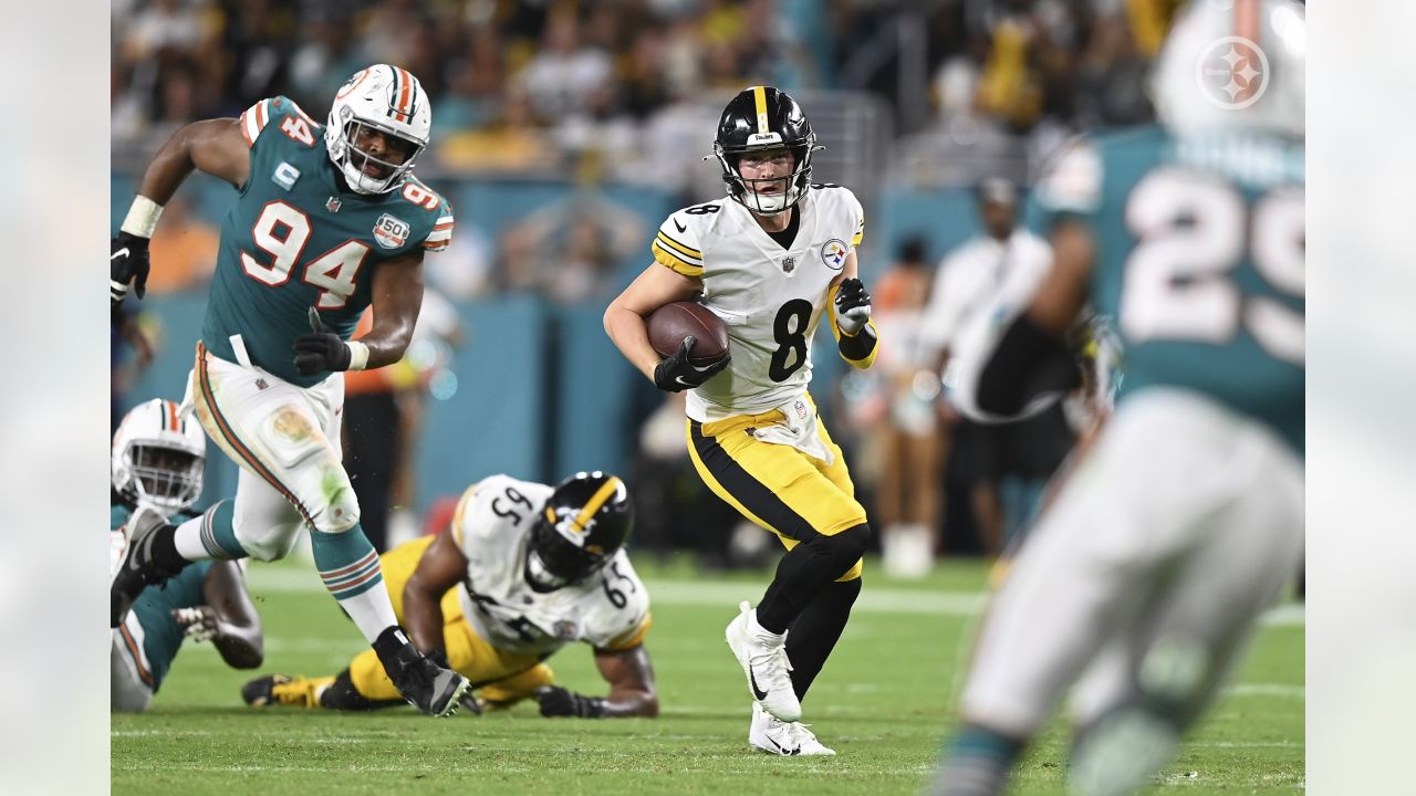 Miami Gardens, Florida, USA. 23rd Oct, 2022. October 23rd, 2022 Pittsburgh  Steelers wide receiver George Pickens (14) smiling during Pittsburgh  Steelers vs Miami Dolphins in Miami Gardens, FL. Jake Mysliwczyk/BMR  (Credit Image: ©