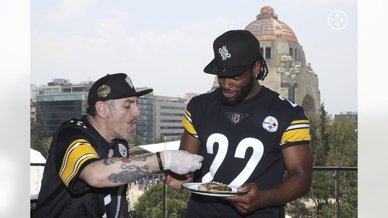 Harris a hit with Steelers fans in Mexico City