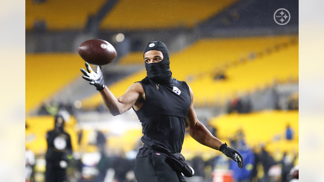 Multiple Pittsburgh Steelers walk into stadium donning Franco Harris  jerseys before Holiday Classic vs. Raiders