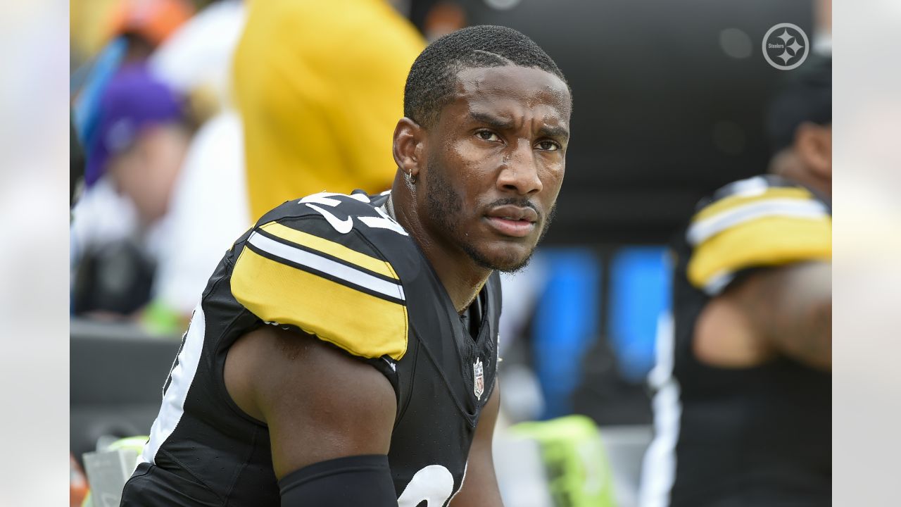 Pittsburgh Steelers safety Miles Killebrew (28) covers a kick during an NFL  football game, Monday, November 8, 2021 in Pittsburgh. (AP Photo/Matt  Durisko Stock Photo - Alamy