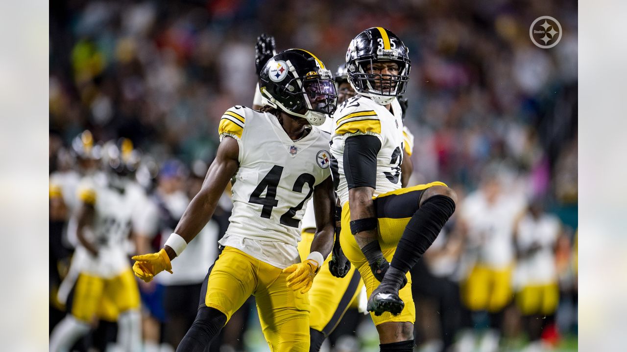 CB James Pierre is re-signing with the Steelers. He has 2 career INTs.