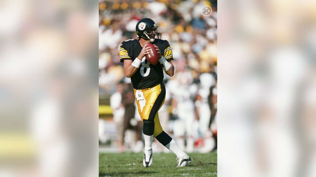 Quarterback Tommy Maddox of the Pittsburgh Steelers prior to a